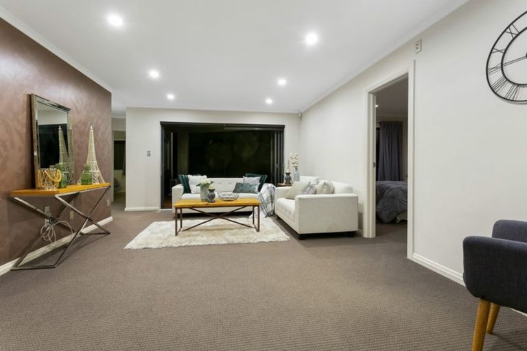 Photo of property in 19 Springvale Drive, Fairview Heights, Auckland, 0632