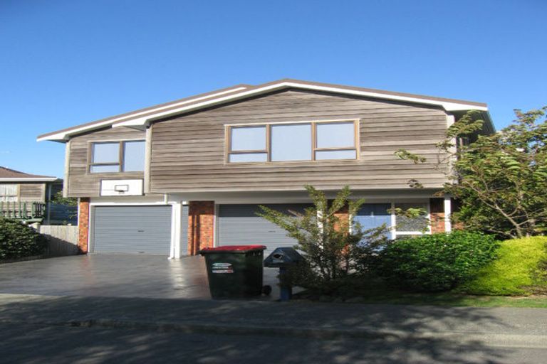 Photo of property in 6 Wantwood Grove, Churton Park, Wellington, 6037