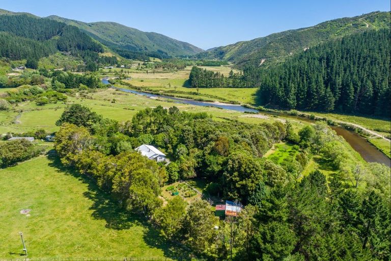 Photo of property in 1100b Coast Road, Wainuiomata Coast, Wainuiomata, 5373