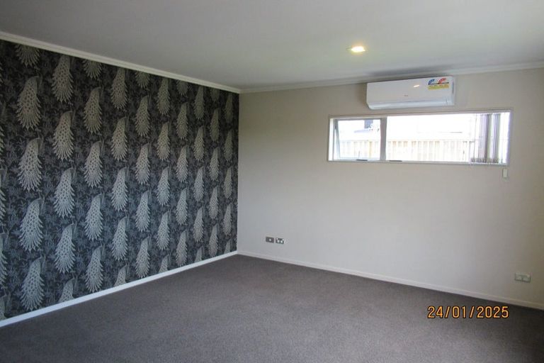 Photo of property in 4313a Great North Road, Glendene, Auckland, 0602