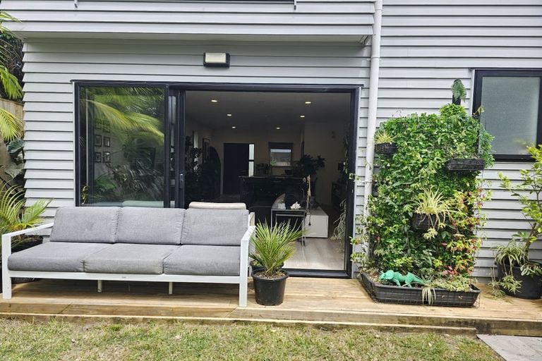 Photo of property in 19 Waru Lane, Te Atatu Peninsula, Auckland, 0610