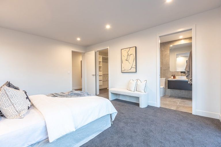 Photo of property in 32 Memorial Drive, Hokowhitu, Palmerston North, 4410