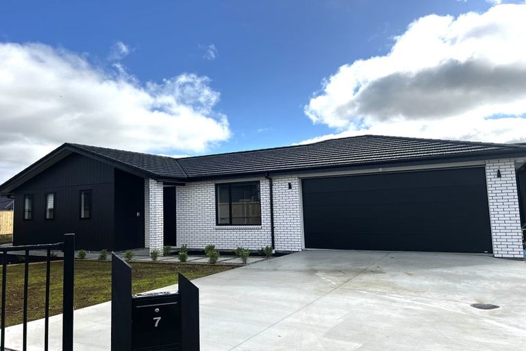 Photo of property in 7 Paihere Street, Huapai, Kumeu, 0810
