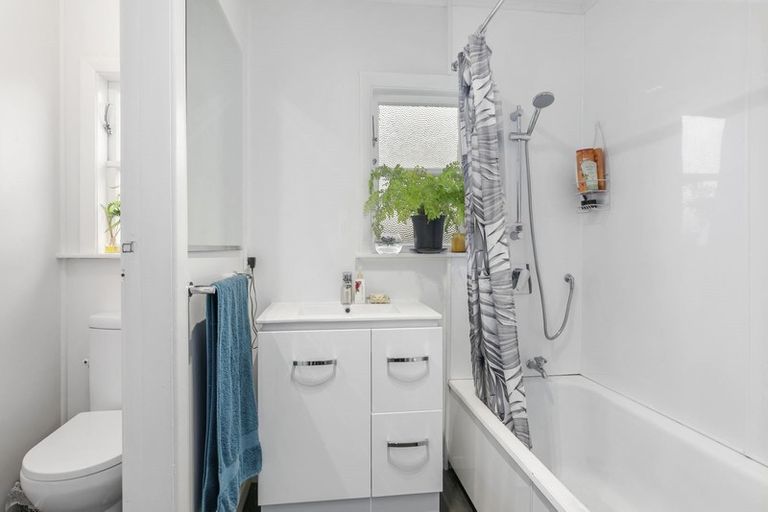 Photo of property in 52 Frederick Street, Wainuiomata, Lower Hutt, 5014