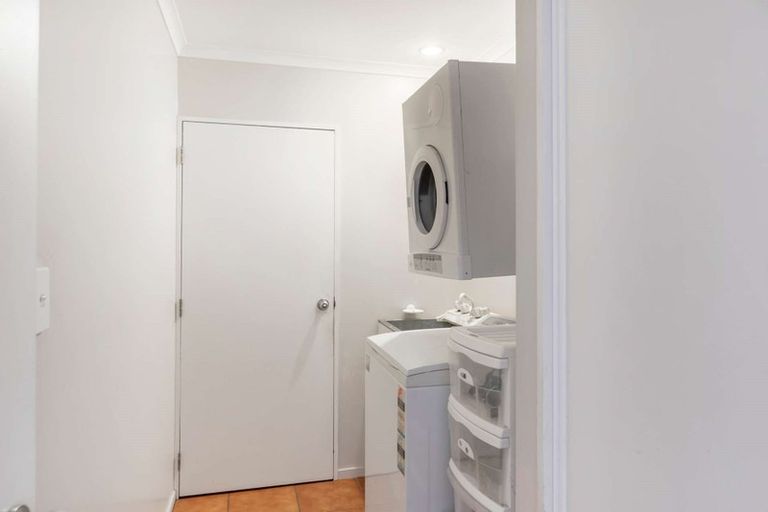 Photo of property in 10 Bella Villa Drive, Waiuku, 2123