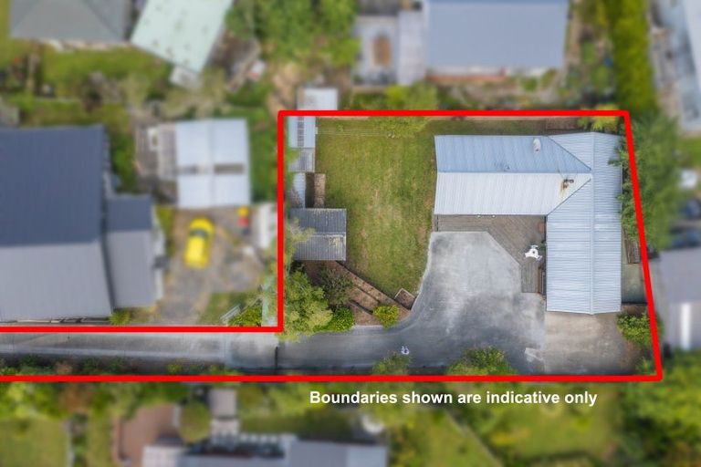 Photo of property in 18 Makora Road, Otaihanga, Paraparaumu, 5036