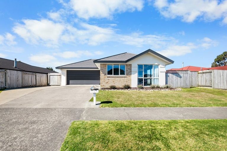 Photo of property in 18 Boston Parade, Kelvin Grove, Palmerston North, 4414