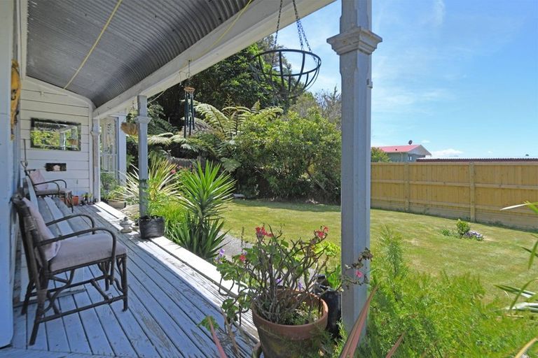 Photo of property in 39 Wairau Road, Picton, 7220