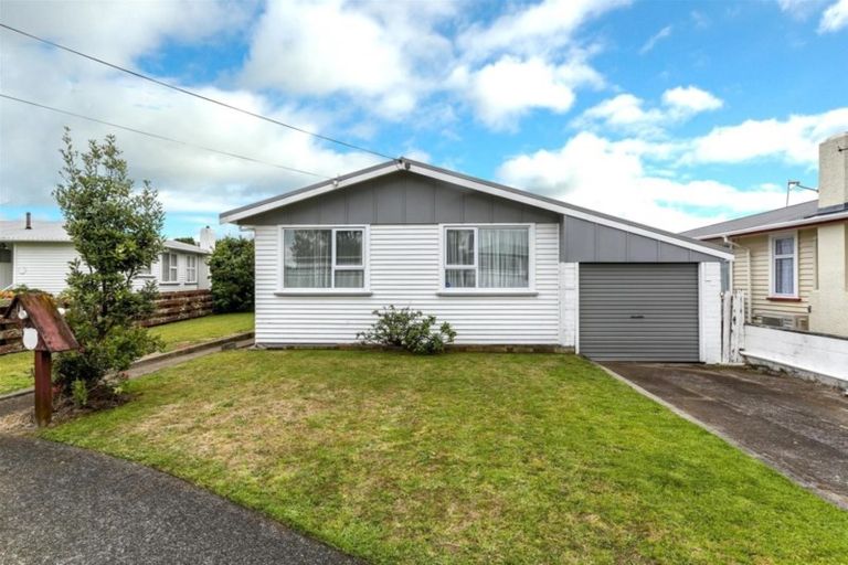 Photo of property in 6 Buckland Place, Spotswood, New Plymouth, 4310