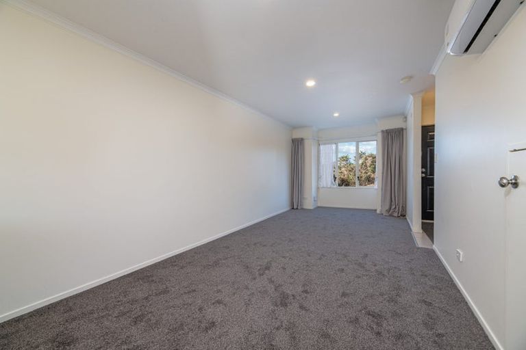 Photo of property in 10 Rosandich Drive, Sunnyvale, Auckland, 0612