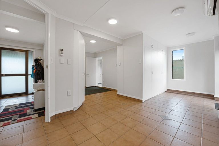 Photo of property in 13 Winstone Place, Highlands Park, New Plymouth, 4312