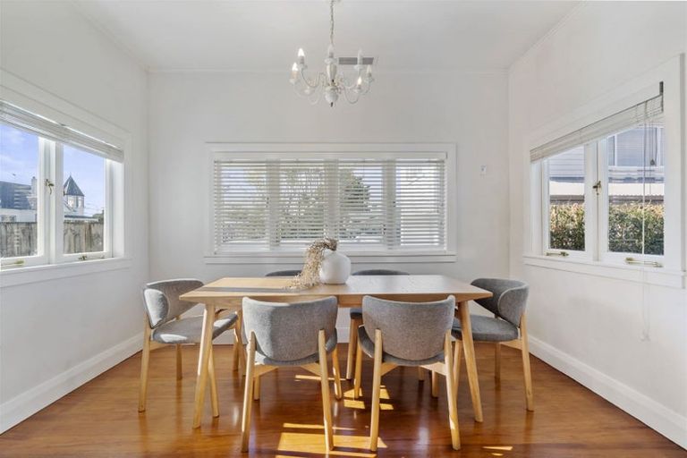 Photo of property in 10 Faulkner Road, Northcote Point, Auckland, 0627