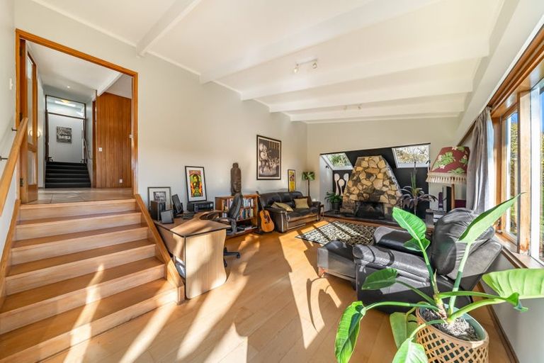 Photo of property in 92 Paekakariki Hill Road, Pauatahanui, Porirua, 5381
