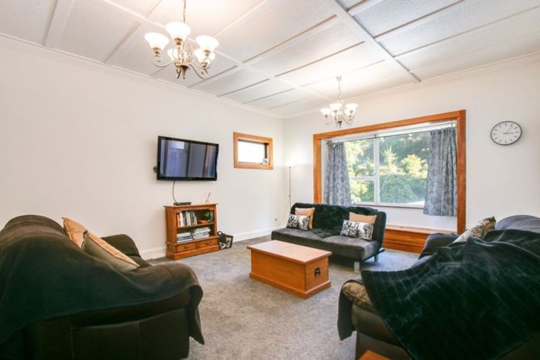 Photo of property in 57 Milton Road, Bluff Hill, Napier, 4110