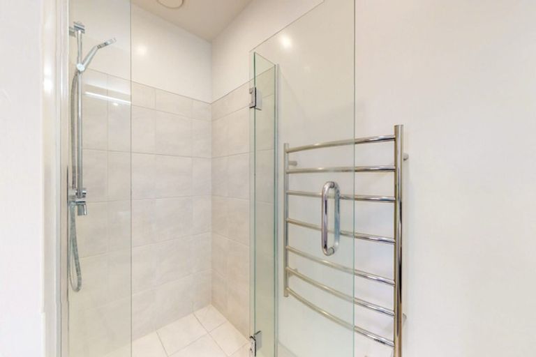 Photo of property in 15 San Sebastian Road, Kelburn, Wellington, 6012