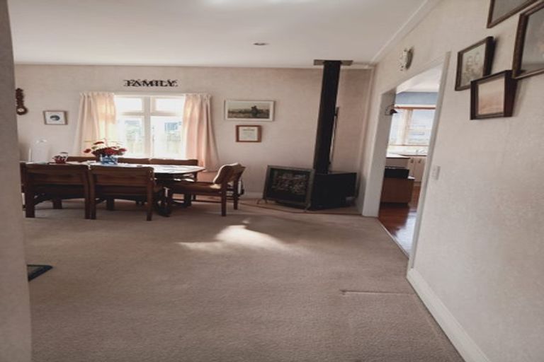 Photo of property in 11 Darlington Street, Ngatea, 3503