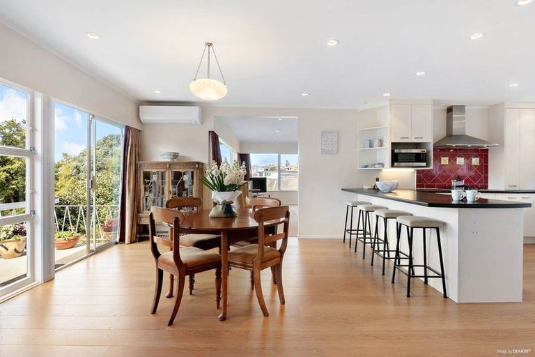 Photo of property in 35 Montgomery Avenue, Rothesay Bay, Auckland, 0630