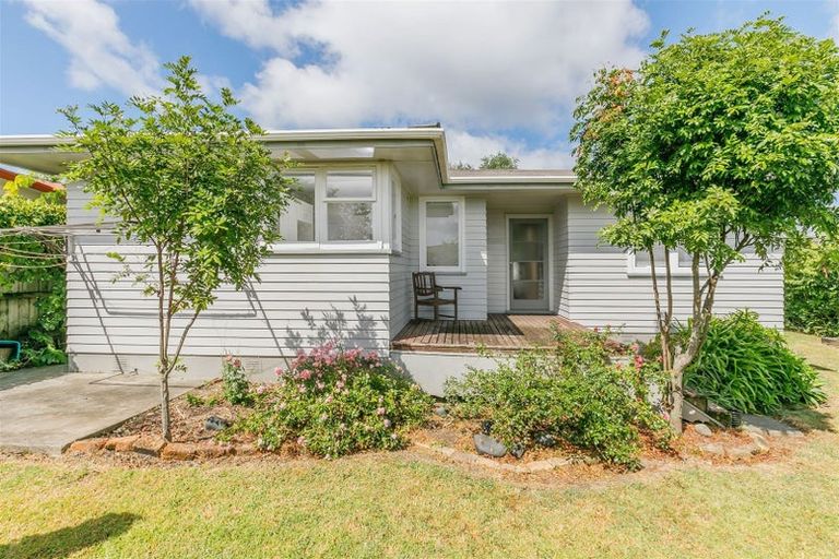 Photo of property in 1/11 St Leonards Road, Kelston, Auckland, 0602