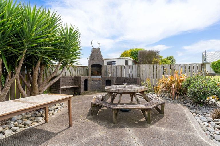 Photo of property in 16 Ryder Crescent, Levin, 5510