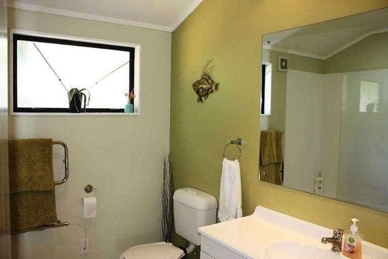 Photo of property in 2/29 Beaudine Avenue, Glenfield, Auckland, 0629