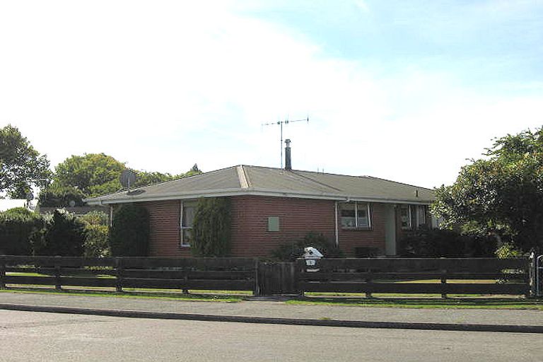 Photo of property in 1 Hillary Street, Waimate, 7924