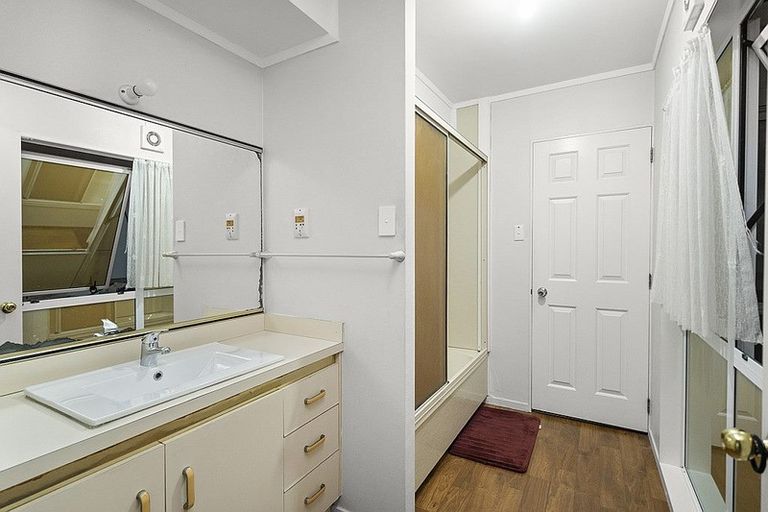 Photo of property in 2/20 Ross Martin Court, Conifer Grove, Takanini, 2112