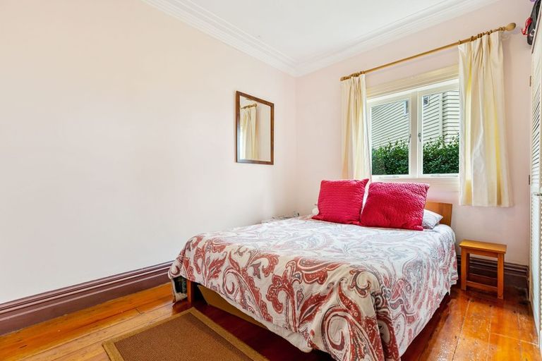 Photo of property in 21 Farquhar Road, Glendene, Auckland, 0602