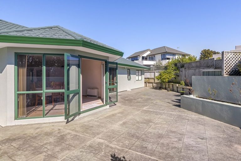 Photo of property in 2 Millennium Hill, Paraparaumu, 5032