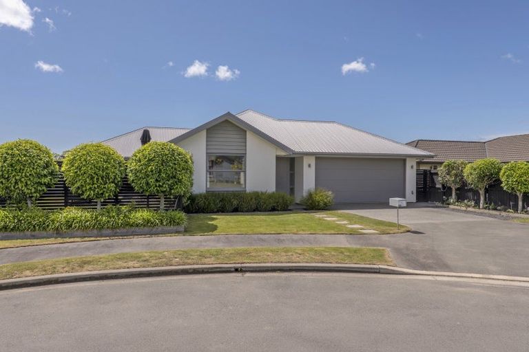 Photo of property in 15 Whitau Place, Marshland, Christchurch, 8083