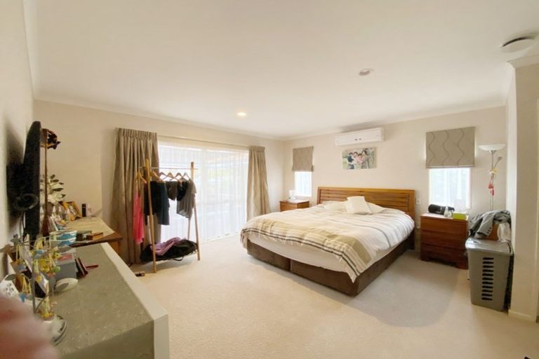 Photo of property in 4 Ballyroney Place, East Tamaki, Auckland, 2013