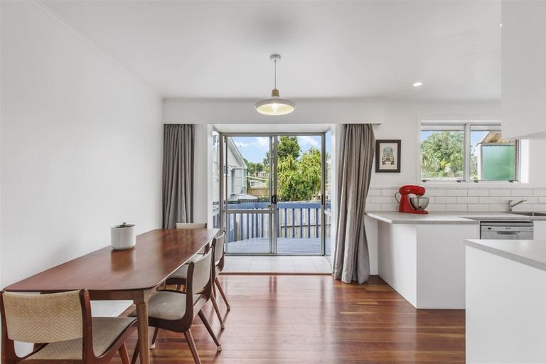 Photo of property in 2 May Avenue, Te Atatu South, Auckland, 0610