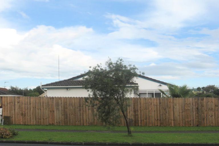 Photo of property in 1/93 Aviemore Drive, Highland Park, Auckland, 2010