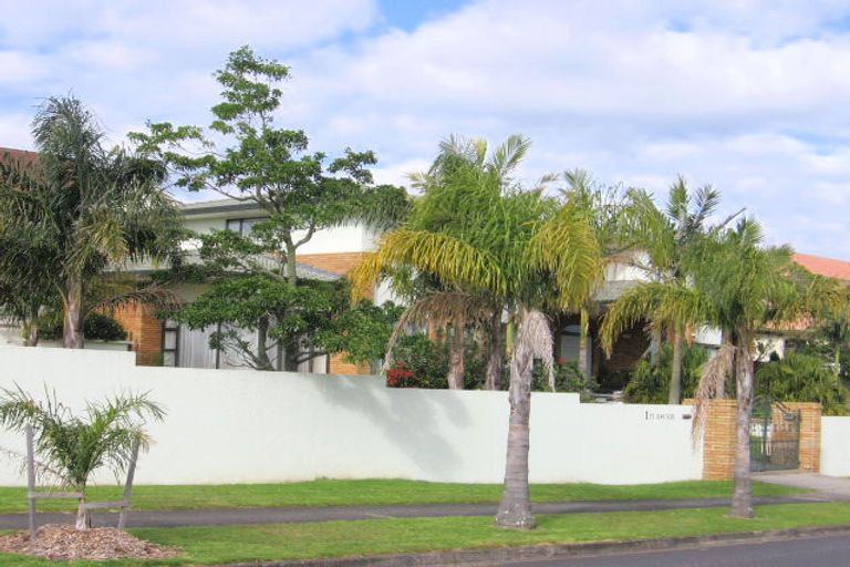 Photo of property in 1 St Elmo Rise, Shamrock Park, Auckland, 2016