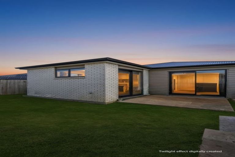 Photo of property in 16 Opouatu Avenue, Glenbrook, 2681