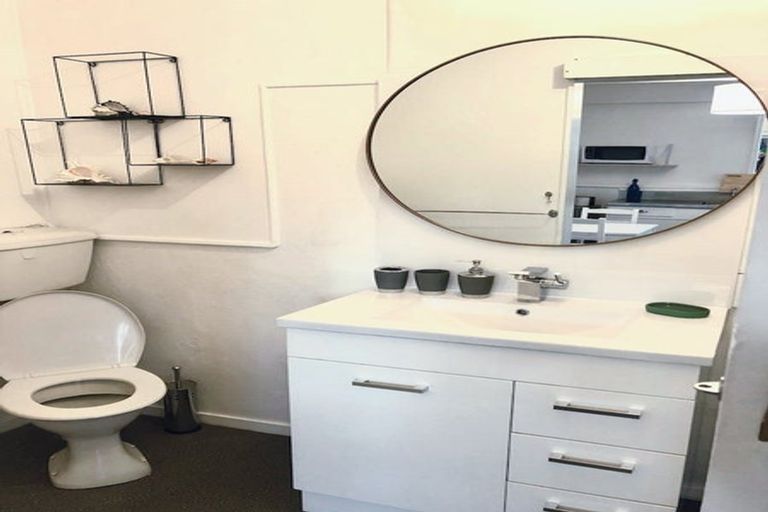 Photo of property in 70 Melbourne Road, Island Bay, Wellington, 6023