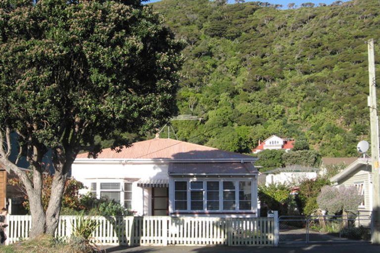 Photo of property in 53 Oroua Street, Eastbourne, Lower Hutt, 5013