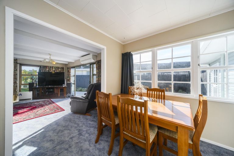 Photo of property in 18 Chippendale Crescent, Highbury, Palmerston North, 4412