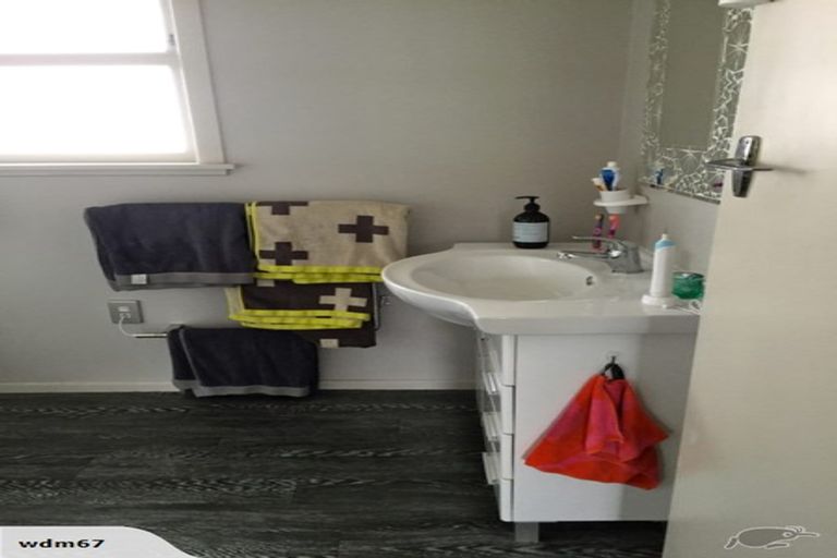 Photo of property in 1/303 Lake Road, Hauraki, Auckland, 0622