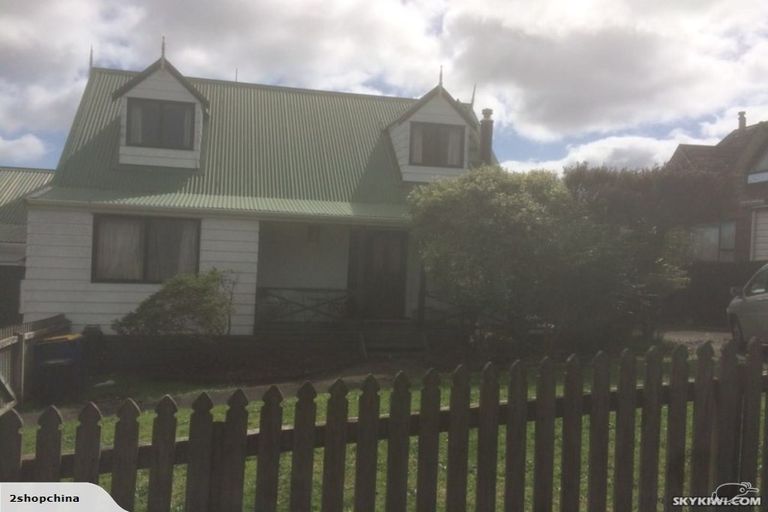 Photo of property in 1/23 Sungrove Rise, Sunnyvale, Auckland, 0612