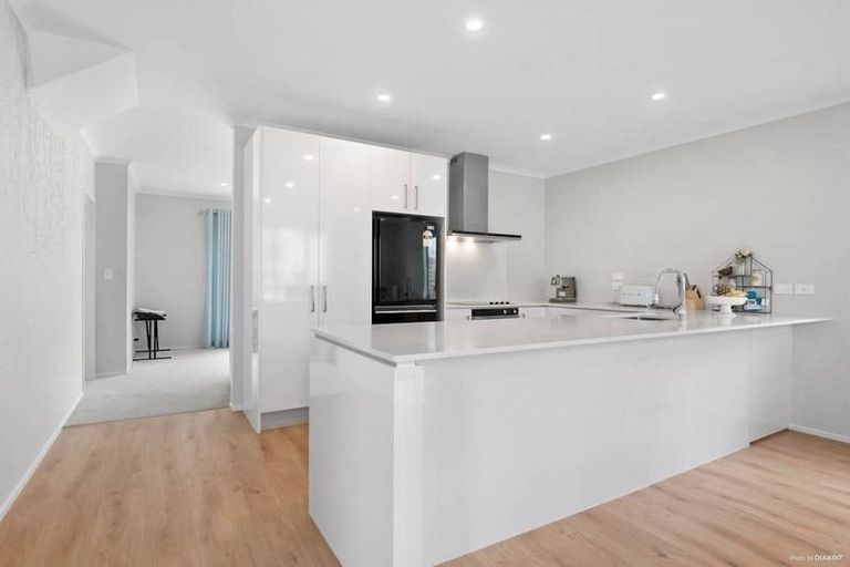 Photo of property in 12 Samuel Cassidy Avenue, Swanson, Auckland, 0614