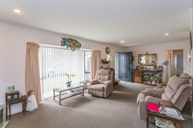 Photo of property in 12 Belle Maison Court, Levin, 5510