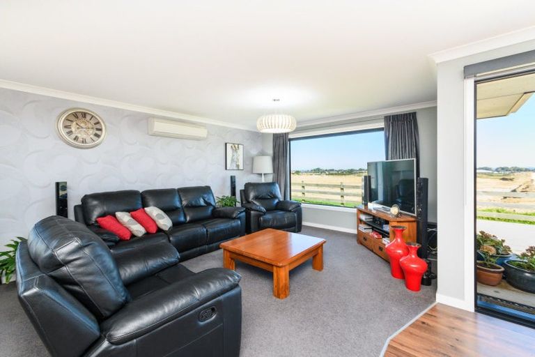 Photo of property in 23 Silicon Way, Fitzherbert, Palmerston North, 4410
