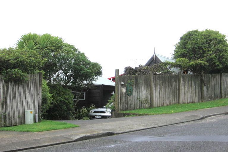 Photo of property in 6 Fitzpatrick Street, Newlands, Wellington, 6037