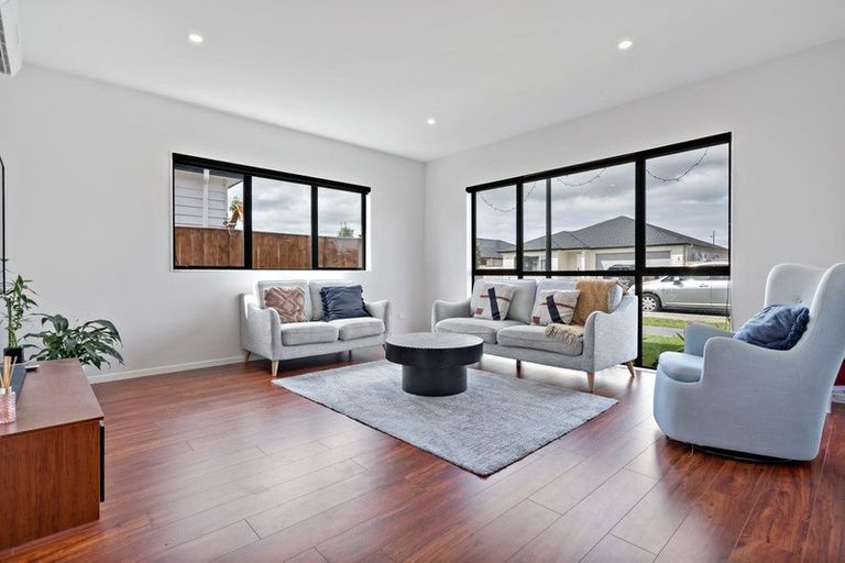 Photo of property in 26 Koroheke Road, Takanini, 2110