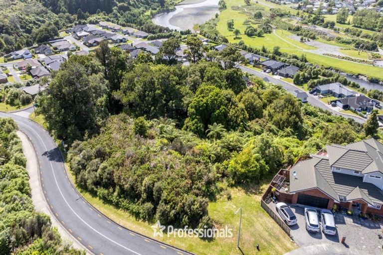 Photo of property in 61 Riverstone Drive, Riverstone Terraces, Upper Hutt, 5018