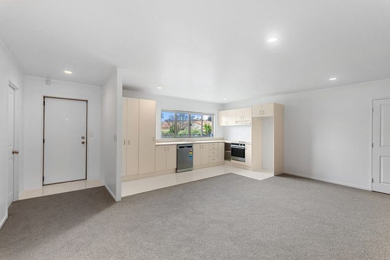 Photo of property in 1 Neta Grove, Henderson, Auckland, 0612