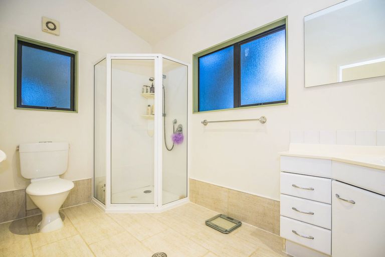 Photo of property in 59 Laingholm Drive, Laingholm, Auckland, 0604