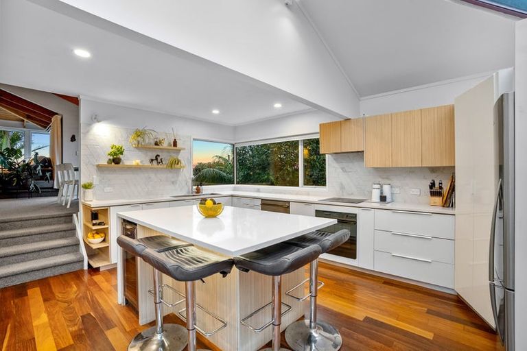 Photo of property in 556 Beach Road, Rothesay Bay, Auckland, 0630