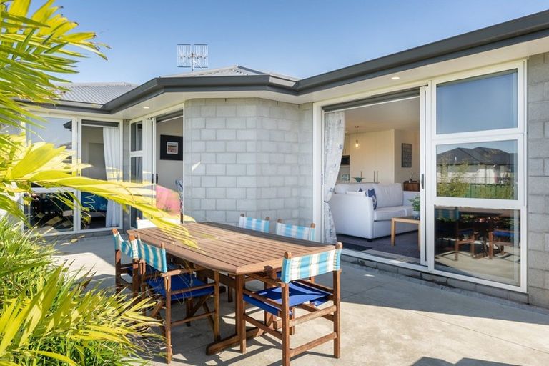 Photo of property in 77 Te Kio Crescent, Papamoa Beach, Papamoa, 3118