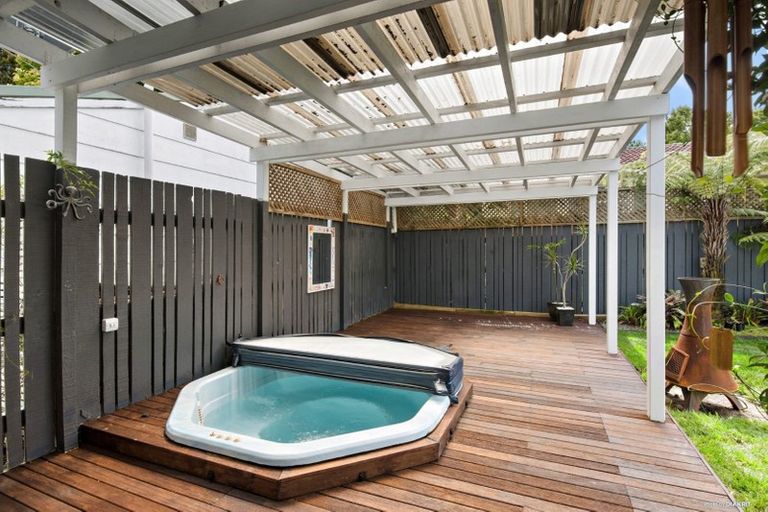 Photo of property in 36 Weatherly Road, Torbay, Auckland, 0630